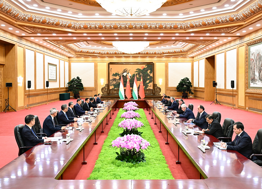 习会见塔吉克斯坦总统拉赫蒙